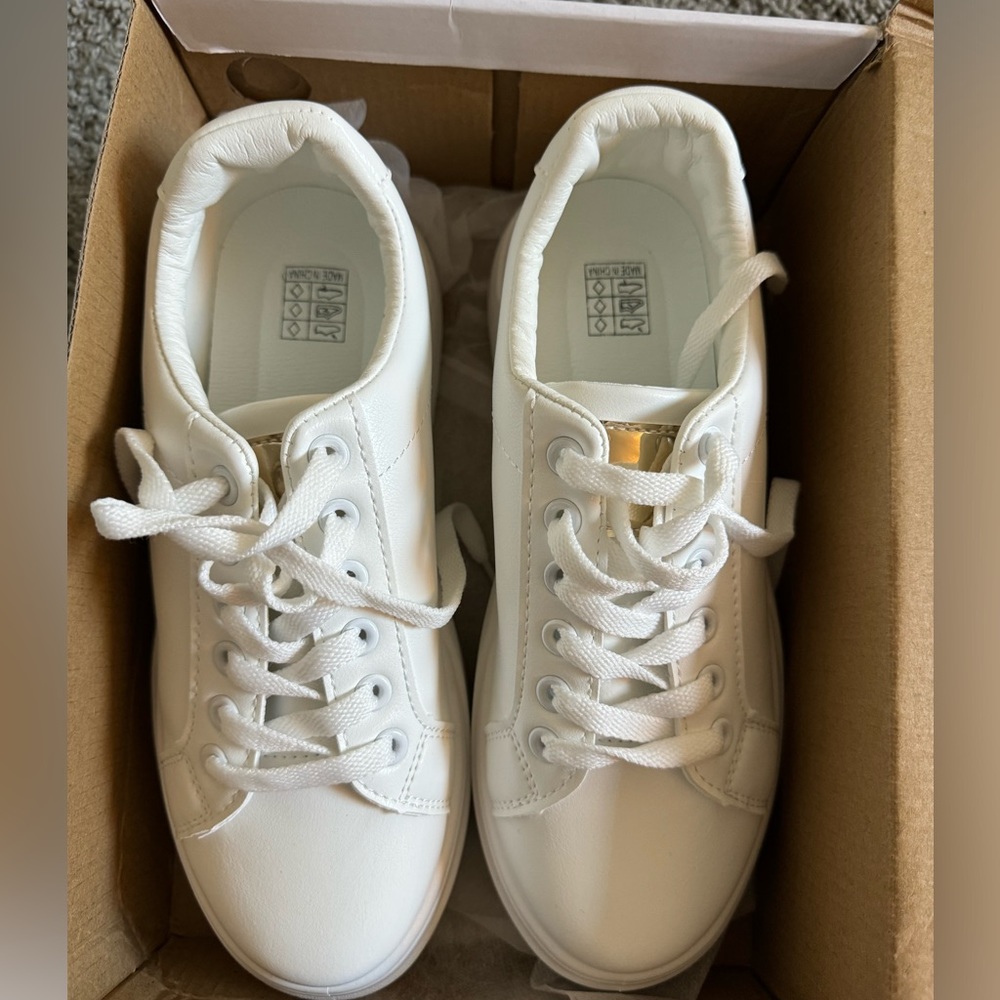 Never been worn white tennis shoes
